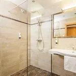 Alphof Hotel 4*